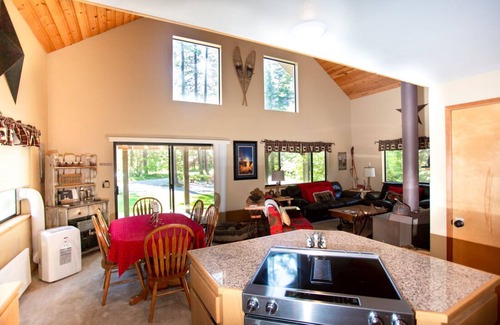 Ardenvoir Cabin | Black Bear Cabin central location to all Leavenworth's outdoor activities.