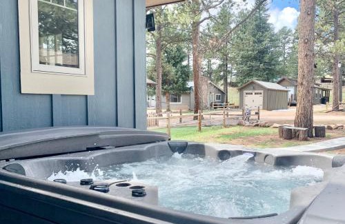 Woodland Park House | Black Bear Cabin with Hot Tub
