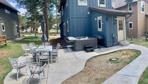 Woodland Park House | Black Bear Cabin with Hot Tub