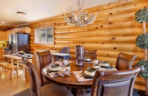 Castle Glen Estates House | Black Bear Castle | Luxe Log Cabin | Spa | Games