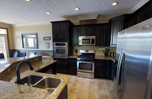 Snowshoe House | Black Bear Crossing #31 Bring the WHOLE family - 7 bedrooms = room for all! by RedAwning