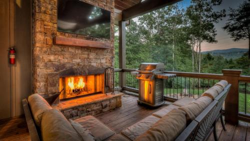 Foxfire Estates House | Black Bear Falls