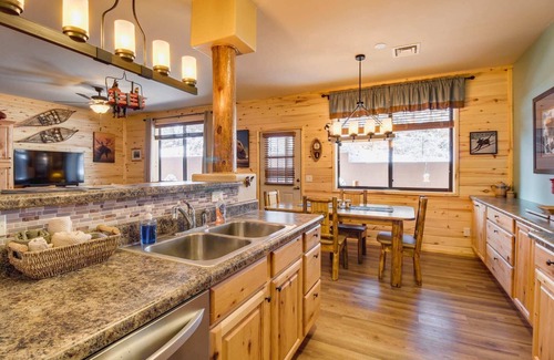 Show Low Condo | Black Bear Lodge - 5 minutes to Fool Hollow Lake and Golf Courses