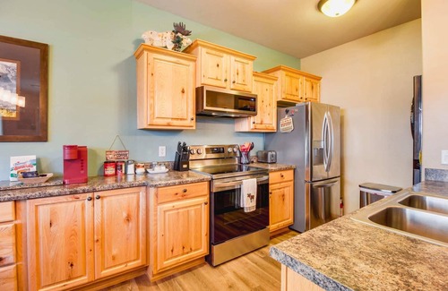 Show Low Condo | Black Bear Lodge - 5 minutes to Fool Hollow Lake and Golf Courses