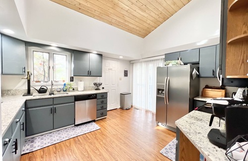 Basye Cottage | Black Bear Lodge: Cozy Cabin, NEW Noon Check-in
