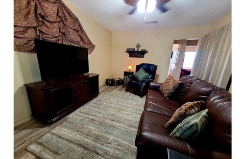 Lubbock Apartment | Black Beard's Cabin - Lubbock Local - Cozy Getaway