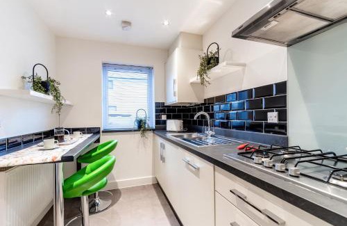 Peterborough Apartment | Black Brick Stays, Great Location, Free Parking, Fast Wi-Fi, Families & Contractors Welcome