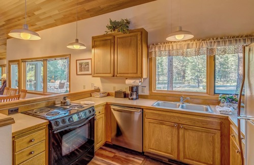 Black Butte Ranch House | Black Butte Ranch East Meadow 017