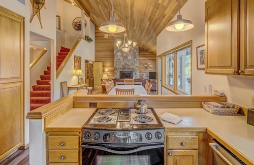 Black Butte Ranch House | Black Butte Ranch East Meadow 017