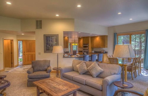 Black Butte Ranch House | Black Butte Ranch Glaze Meadow 314