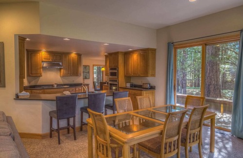 Black Butte Ranch House | Black Butte Ranch Glaze Meadow 314