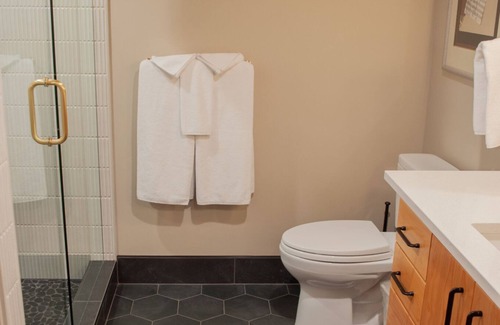 Black Butte Ranch Apartment | Black Butte Ranch Lodge Room 016