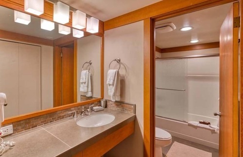 Black Butte Ranch Apartment | Black Butte Ranch Lodge Room 023