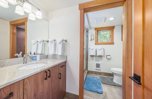 Black Butte Ranch Apartment | Black Butte Ranch Lodge Room 035