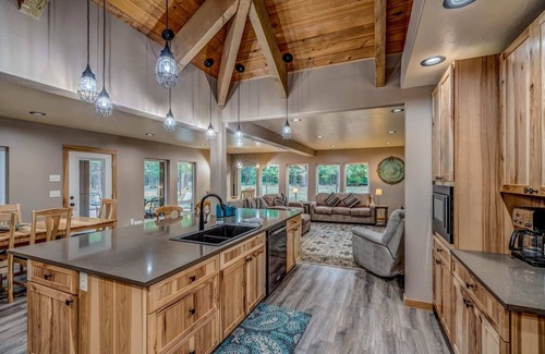 Black Butte Ranch House | Black Butte Ranch South Meadow 072