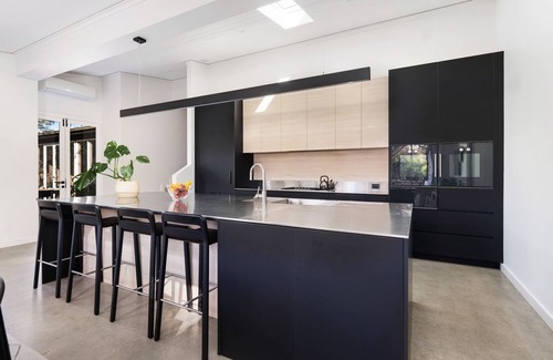 Burradoo House | Black Cockatoo, Burradoo