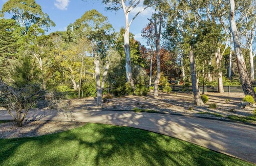Burradoo House | Black Cockatoo, Burradoo