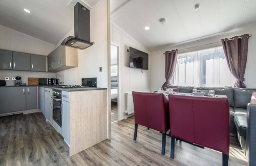 Lincoln Cottage | Black Edition Lodge - Unit 4 - a lodge that sleeps 6 guests in 2 bedrooms