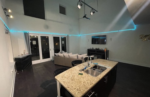 Lindridge-Martin Manor Condo | Black & Gold Loft w/2 balconiesnn