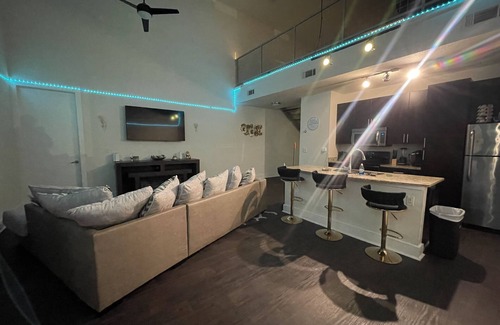 Lindridge-Martin Manor Condo | Black & Gold Loft w/2 balconiesnn