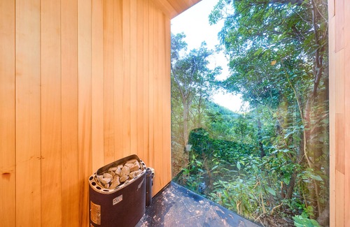Waipapa Bay House | Black Miller Wool Shed | Waterfront | Paradise | Tub+Sauna, Black Miller Wool Shed | Waterfront | Pa
