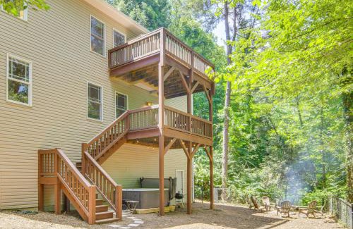 Black Mountain House | Black Mountain Hideaway with Hot Tub and Pool Table!