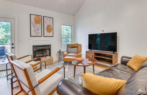 Black Mountain House | Black Mountain Hideaway with Hot Tub and Pool Table!
