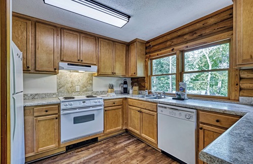 Highlands Hills House | Black Pines - Mountain Escape Minutes from Downtown Highlands