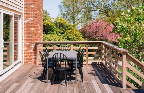Middletown House | BLACK POINT COTTAGE - private beach access, 15min to Newport