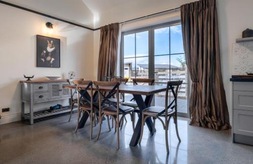 Twizel House | Black Stilt Cottage, luxury stay in Twizel