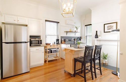 Crestline Heights Apartment | Black Velvet Suite in Highland Park, King Bed, Walkable to Rojo and More!