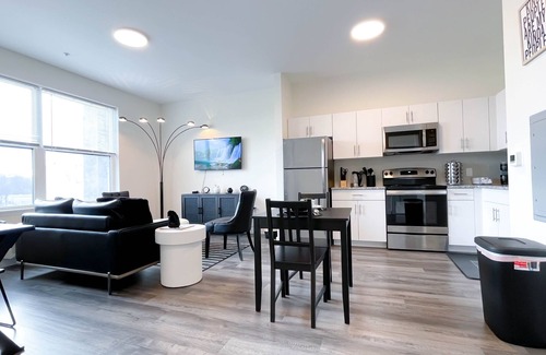 Bound Brook Apartment | ★Black & White Themed| 1BD/1BA|Parking★