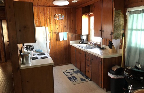 Kitty Hawk Cottage | Blackbeard's Retreat - Historic And Pet Friendly 3 Bedroom Cottage by RedAwning
