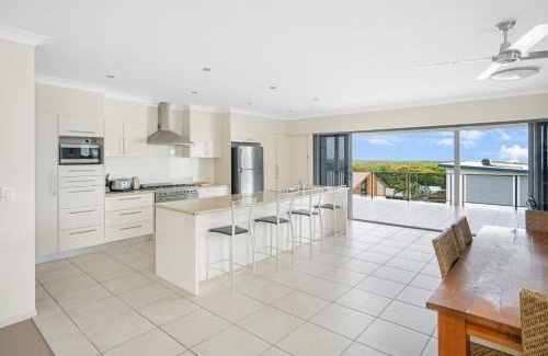 Rainbow Beach House | Blacklaw's Retreat - Rainbow Beach Views. Spacious. Fenced Yard.