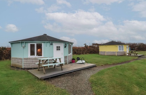 Hartland Cottage | BLACKPOOL MILL, romantic, with a garden in Hartland