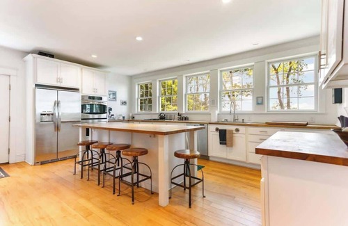 South Haven House | Blackstone on the Bluff | Lake Views | Historic