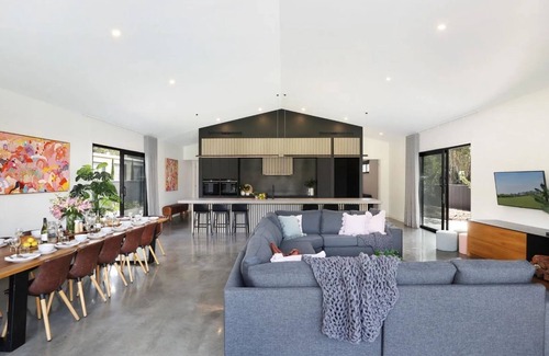 Willow Vale House | Blackwood Manor Retreat - unforgettable moments for large families or groups.