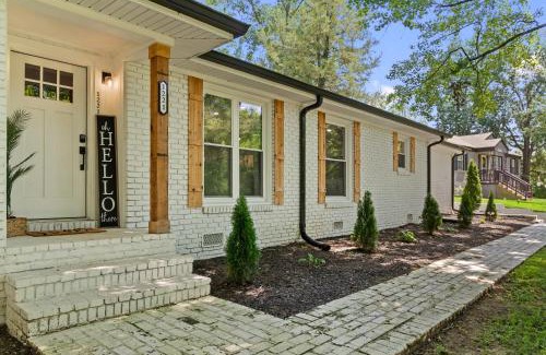 Clarksville House | Blackwood Ridge By Bertin - 1221 Beverly Hills Dr