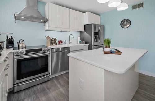 St. Louis House | Blair's Big Field House - Long Stays Welcome