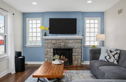 St. Louis House | Blair's Big Field House - Long Stays Welcome