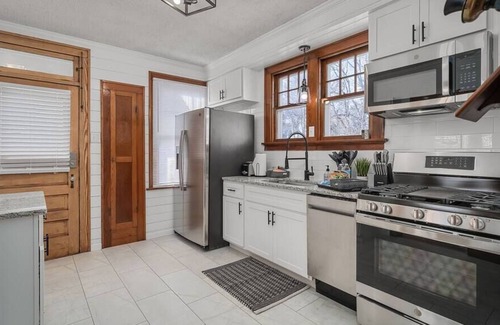 St. Charles Historic District House | Blair's Historic Mansion - 4 Bed - 2 Bath - WOW