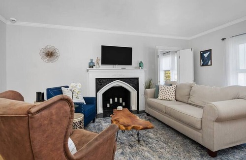 St. Louis House | Blair's Little Field House - Long Stays Welcome