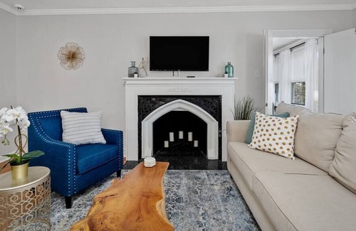 St. Louis House | Blair's Little Field House - Long Stays Welcome