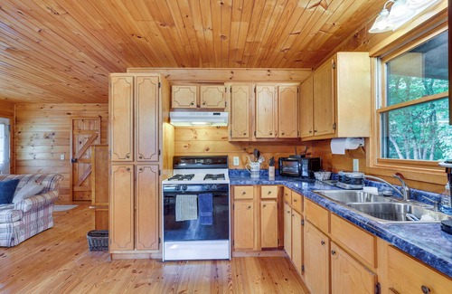 Blairsville Cabin | Blairsville Cabin w/Fire Pit & Grill!
