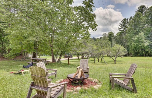 Blairsville House | Blairsville Cabin with Fire Pit and Grill!