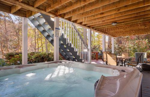 Blairsville House | Blairsville Cabin with Hot Tub on Nottely Lake!