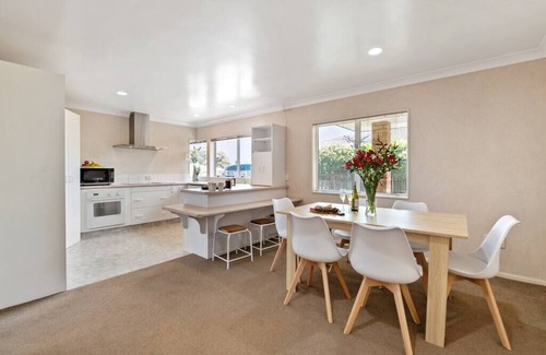 Mount Maunganui House | Blake Park Beach House