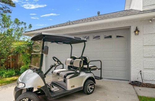 Avalon Beach Estates House | Blanc Bao | Private Beach | Golf Cart | Tennis | Heated Pool