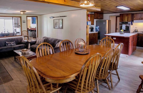 Dundee House | Blarney Bay on Waneta Lake