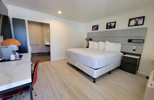 Newhall Hotel | Blast at California's Great America Amusement Park! FREE Parking!